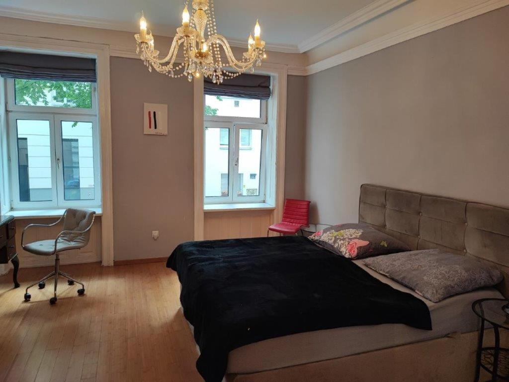 Apartment With Unique 40m2 Garden & Self Check In Wien