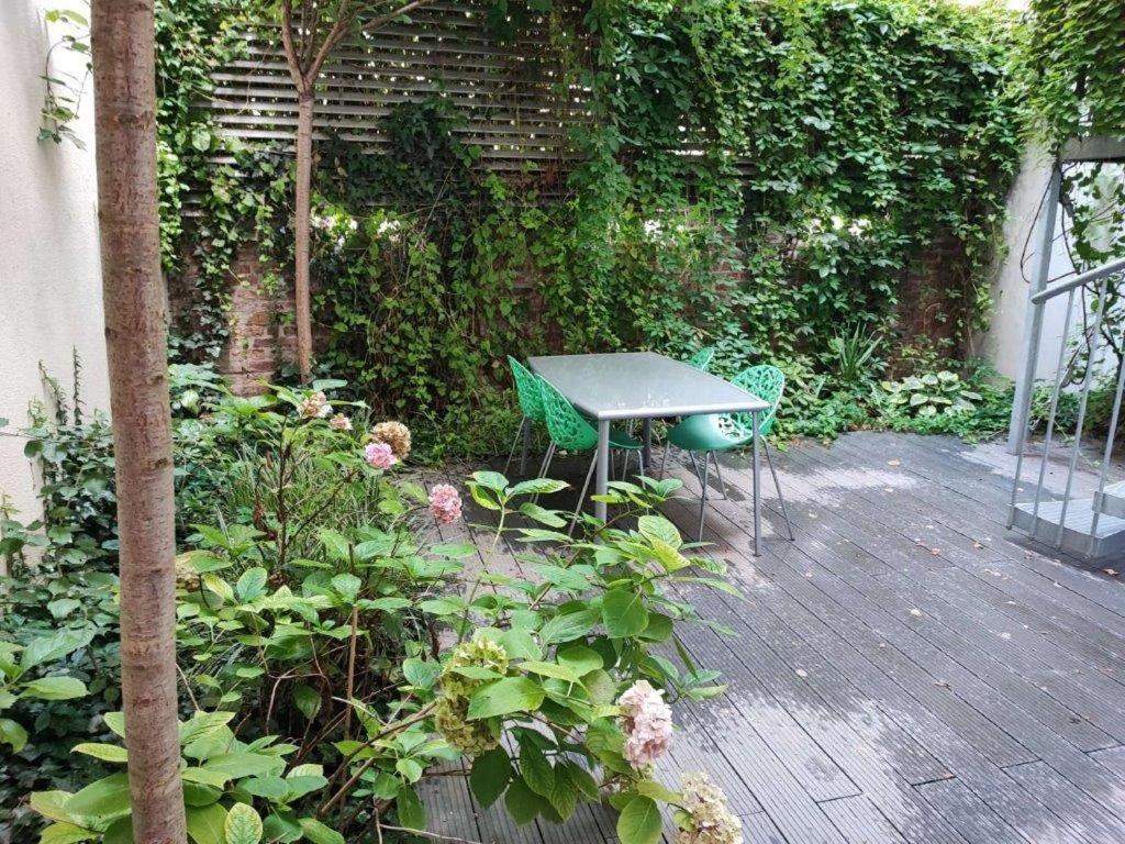 With Unique 40m2 Garden & Self Check In Wien